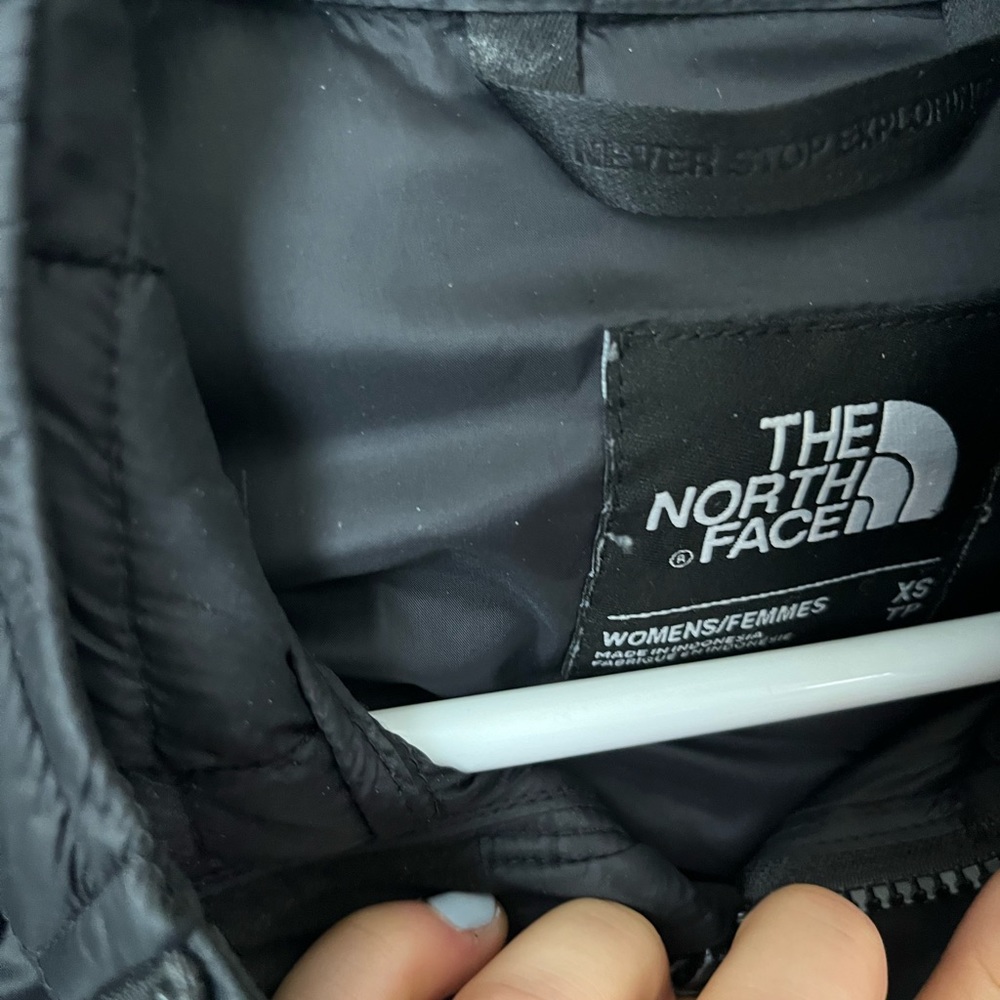 North face - Picture 2 of 2